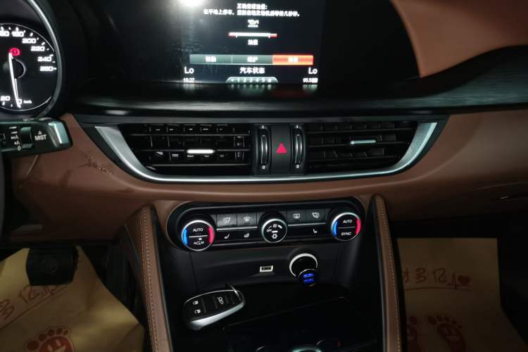 Used Alfa Romeo Stelvio 2017 2.0T 200HP Elite Edition Audio And AC Panel