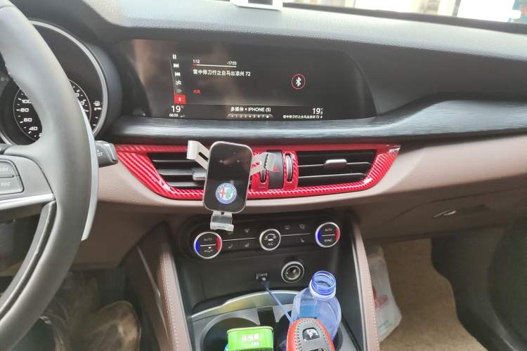 Used Alfa Romeo Stelvio 2017 2.0T 280HP Luxury Edition Audio And AC Panel