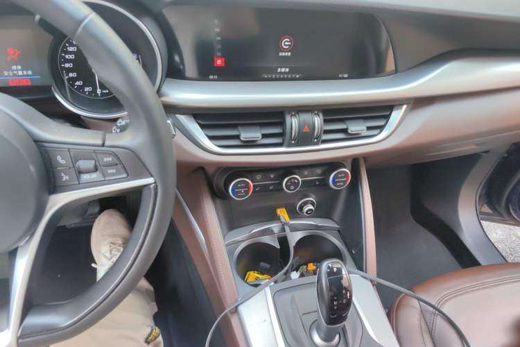 Used Alfa Romeo Stelvio 2017 2.0T 200HP Elite Edition Audio And AC Panel