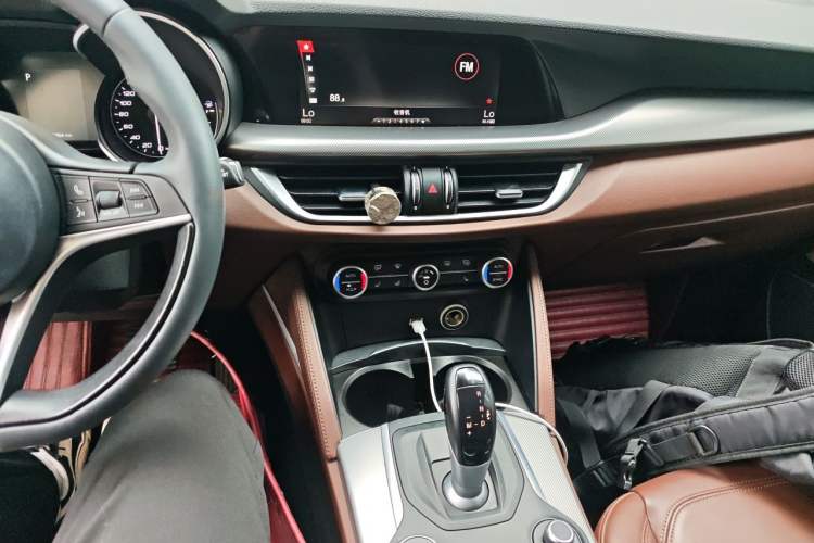 Used Alfa Romeo Stelvio 2017 2.0T 200HP Elite Edition Audio And AC Panel