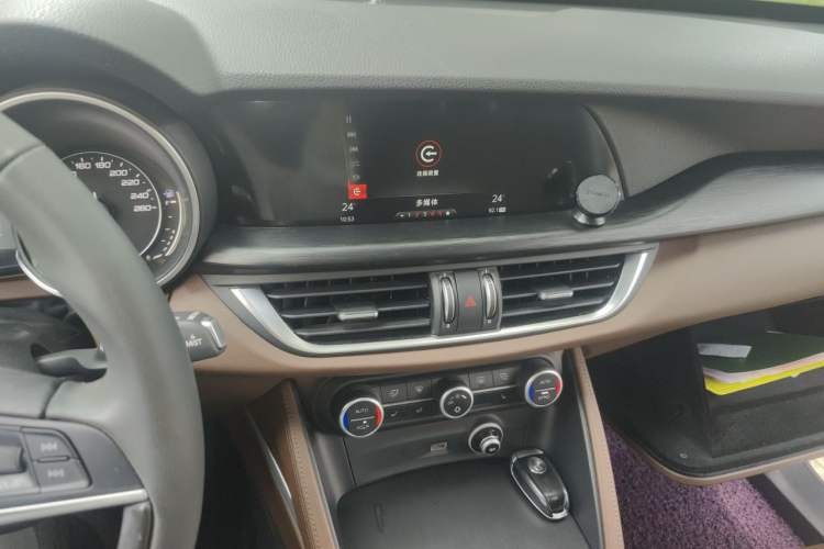 Used Alfa Romeo Stelvio 2017 2.0T 200HP Elite Edition Audio And AC Panel