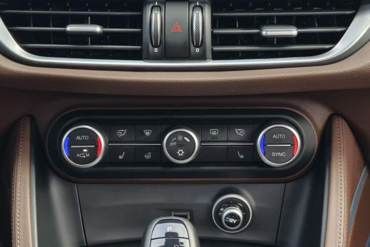 Used Alfa Romeo Stelvio 2017 2.0T 200HP Elite Edition Audio And AC Panel