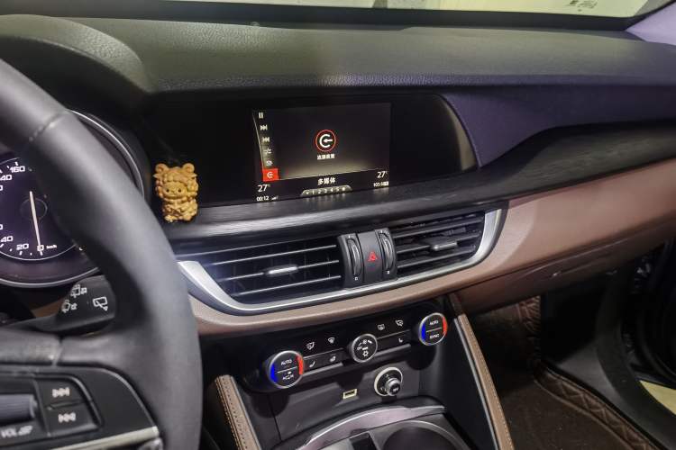 Used Alfa Romeo Stelvio 2017 2.0T 200HP Luxury Edition Audio And AC Panel