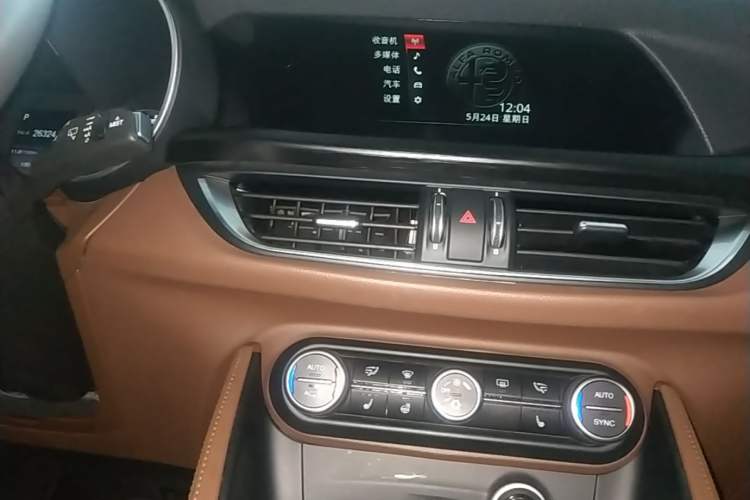 Used Alfa Romeo Stelvio 2017 2.0T 200HP Elite Edition Audio And AC Panel