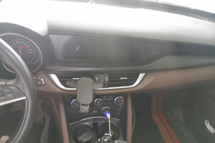Used Alfa Romeo Stelvio 2017 2.0T 200HP Elite Edition Audio And AC Panel