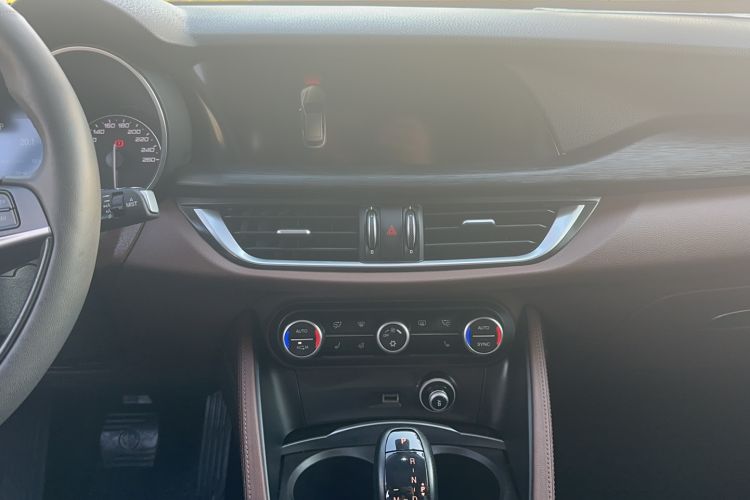Used Alfa Romeo Stelvio 2017 2.0T 200HP Elite Edition Audio And AC Panel