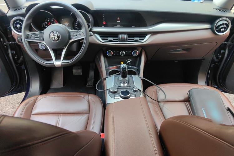 Used Alfa Romeo Stelvio 2017 2.0T 200HP Elite Edition Center Console