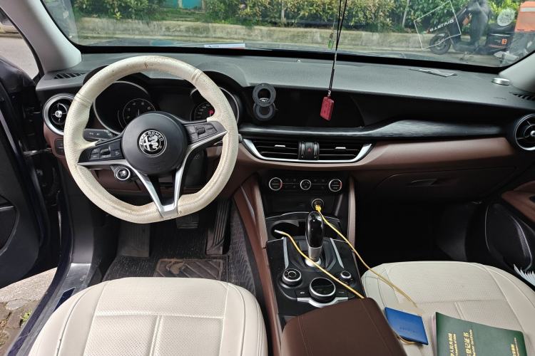 Used Alfa Romeo Stelvio 2017 2.0T 200HP Elite Edition Center Console