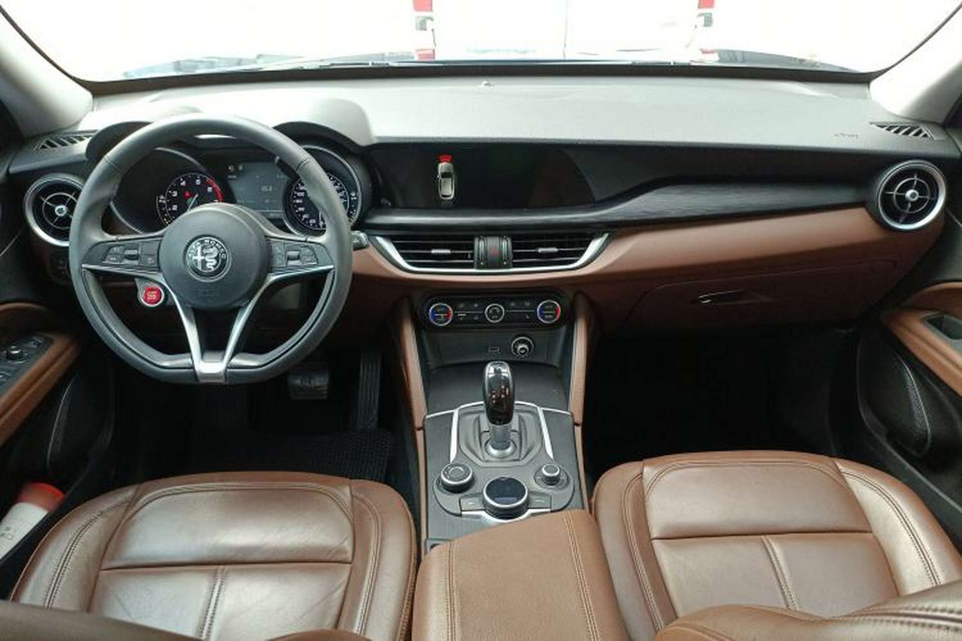 Used Alfa Romeo Stelvio 2017 2.0T 200HP Luxury Edition Center Console