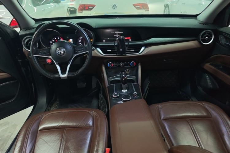 Used Alfa Romeo Stelvio 2017 2.0T 200HP Elite Edition Center Console