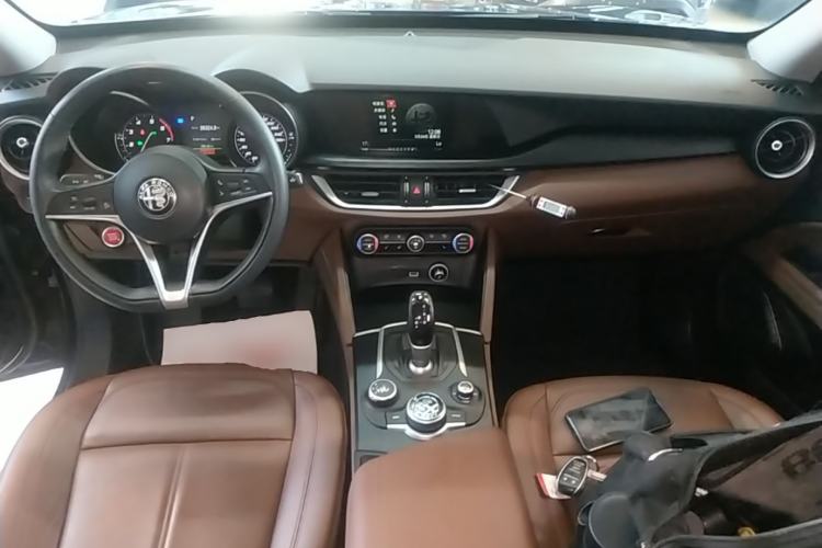 Used Alfa Romeo Stelvio 2017 2.0T 200HP Elite Edition Center Console