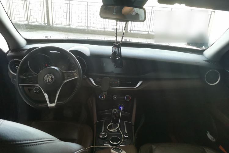 Used Alfa Romeo Stelvio 2017 2.0T 200HP Elite Edition Center Console