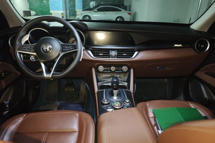 Used Alfa Romeo Stelvio 2017 2.0T 200HP Elite Edition Center Console