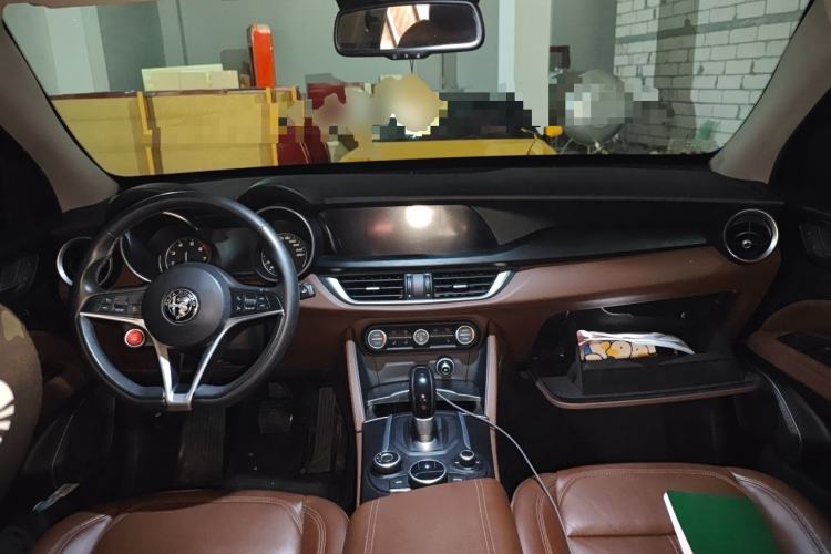 Used Alfa Romeo Stelvio 2017 2.0T 200HP Elite Edition Center Console