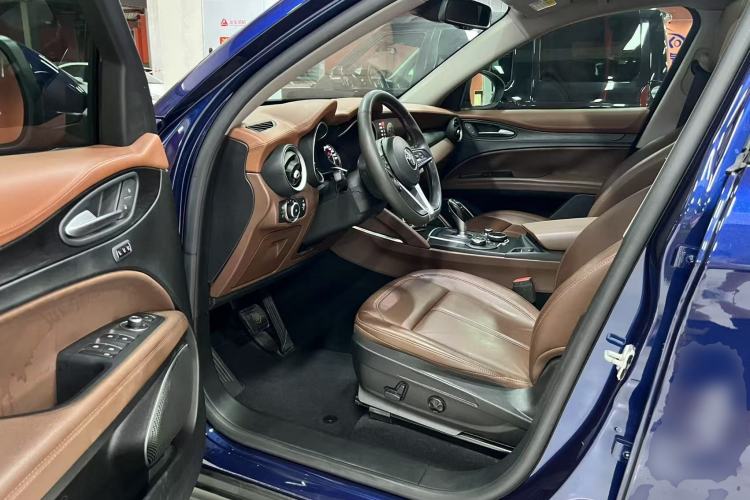 Used Alfa Romeo Stelvio 2017 2.0T 200HP Elite Edition Driver Seat