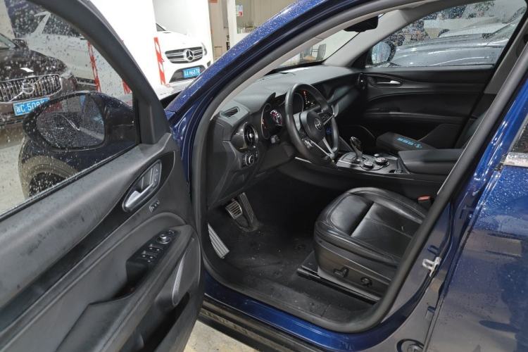 Used Alfa Romeo Stelvio 2017 2.0T 200HP Elite Edition Driver Seat