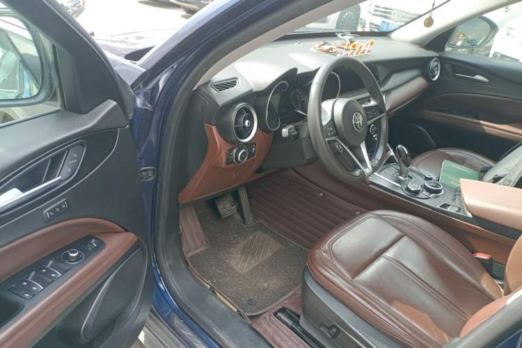 Used Alfa Romeo Stelvio 2017 2.0T 200HP Luxury Edition Driver Seat