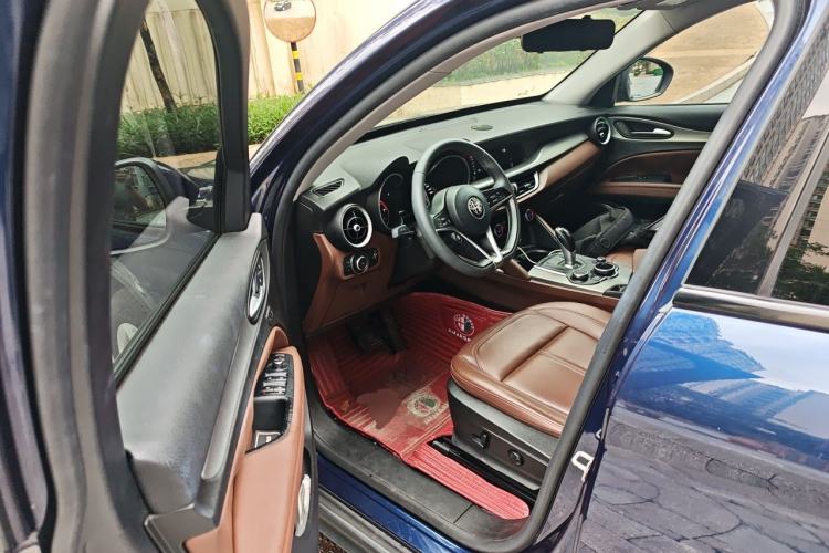Used Alfa Romeo Stelvio 2017 2.0T 200HP Elite Edition Driver Seat