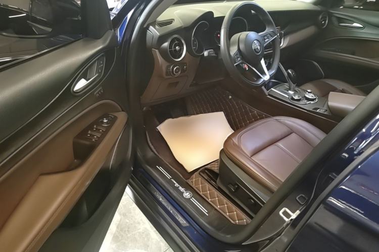 Used Alfa Romeo Stelvio 2017 2.0T 200HP Luxury Edition Driver Seat