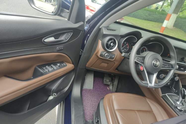 Used Alfa Romeo Stelvio 2017 2.0T 200HP Elite Edition Driver Seat