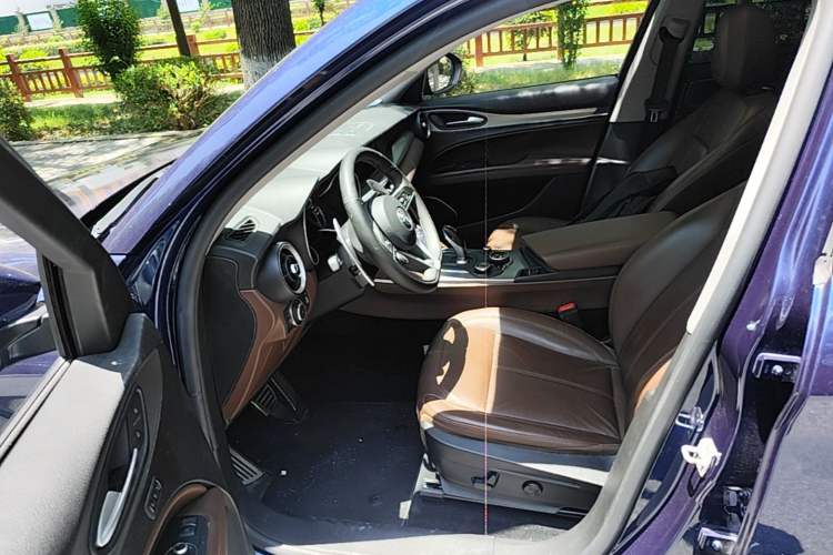 Used Alfa Romeo Stelvio 2017 2.0T 200HP Luxury Edition Driver Seat