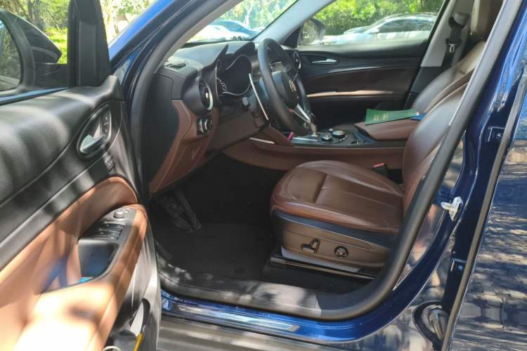 Used Alfa Romeo Stelvio 2017 2.0T 200HP Luxury Edition Driver Seat