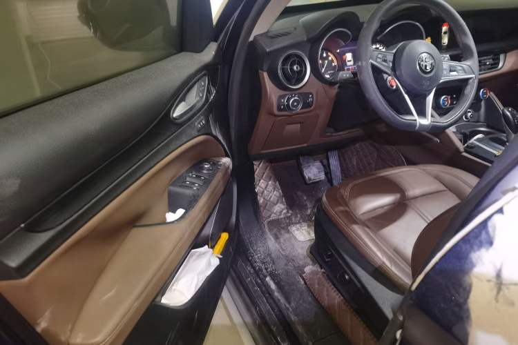 Used Alfa Romeo Stelvio 2017 2.0T 200HP Luxury Edition Driver Seat