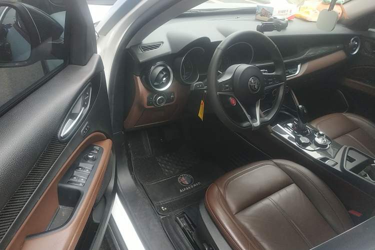 Used Alfa Romeo Stelvio 2017 2.0T 200HP Elite Edition Driver Seat