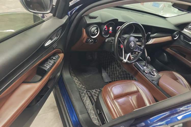 Used Alfa Romeo Stelvio 2017 2.0T 200HP Elite Edition Driver Seat
