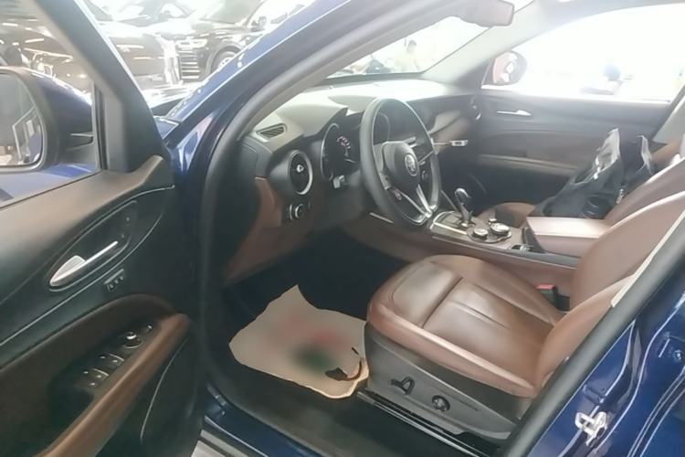 Used Alfa Romeo Stelvio 2017 2.0T 200HP Elite Edition Driver Seat