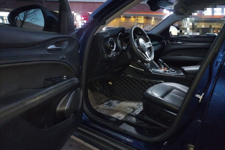 Used Alfa Romeo Stelvio 2017 2.0T 200HP Luxury Edition Driver Seat