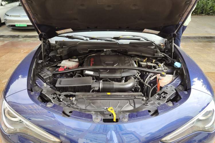 Used Alfa Romeo Stelvio 2017 2.0T 280HP Luxury Edition Engine Bay
