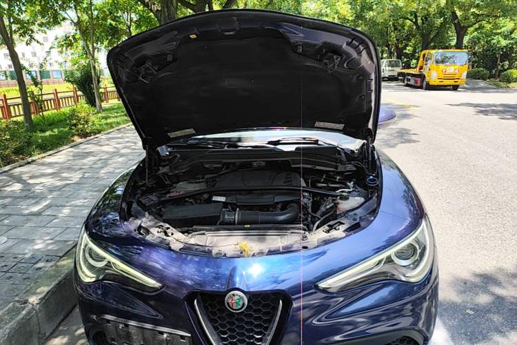 Used Alfa Romeo Stelvio 2017 2.0T 200HP Luxury Edition Engine Bay