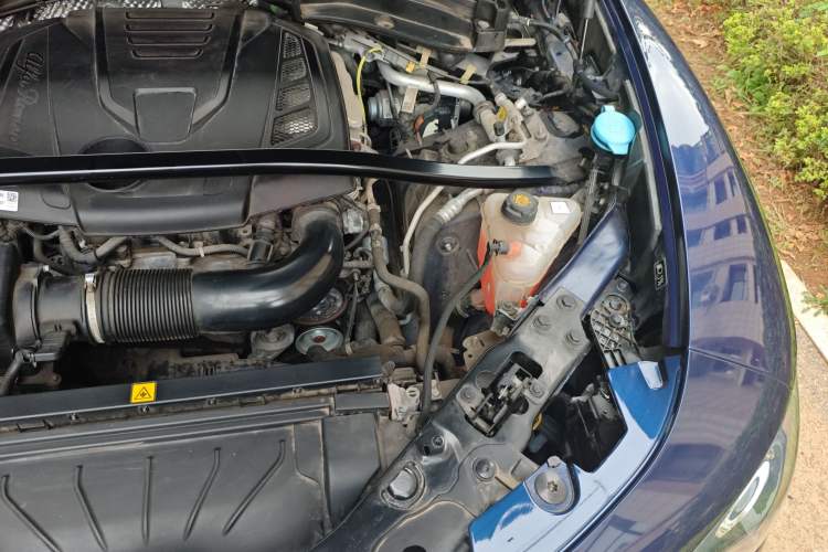 Used Alfa Romeo Stelvio 2017 2.0T 200HP Elite Edition Engine Bay Left