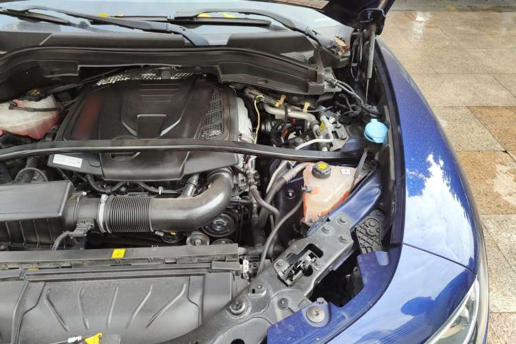 Used Alfa Romeo Stelvio 2017 2.0T 280HP Luxury Edition Engine Bay Left