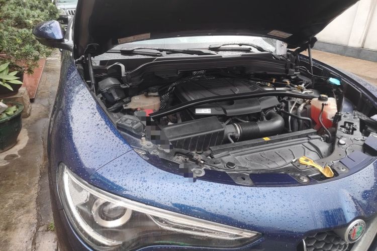 Used Alfa Romeo Stelvio 2017 2.0T 200HP Luxury Edition Engine Bay Right