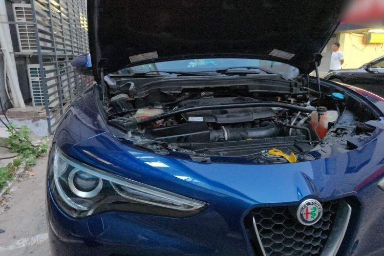 Used Alfa Romeo Stelvio 2017 2.0T 200HP Elite Edition Engine Bay Right