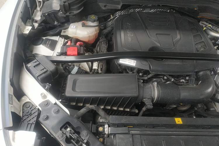 Used Alfa Romeo Stelvio 2017 2.0T 200HP Elite Edition Engine Bay Right