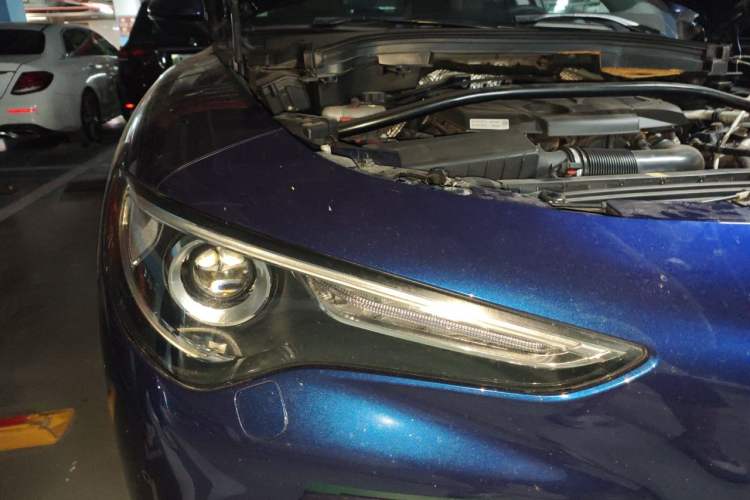 Used Alfa Romeo Stelvio 2017 2.0T 200HP Elite Edition Engine Bay Right