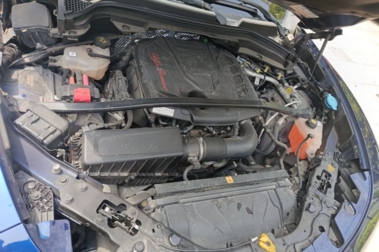 Used Alfa Romeo Stelvio 2017 2.0T 280HP Luxury Edition Engine Bay