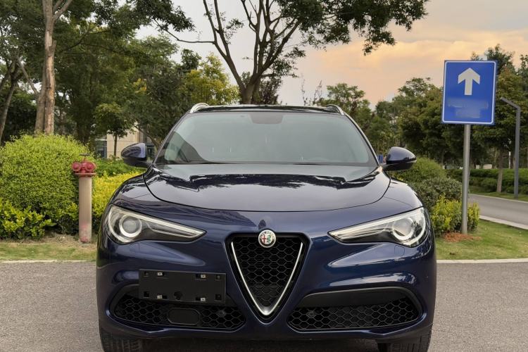 Used Alfa Romeo Stelvio 2017 2.0T 200HP Luxury Edition Exterior 1