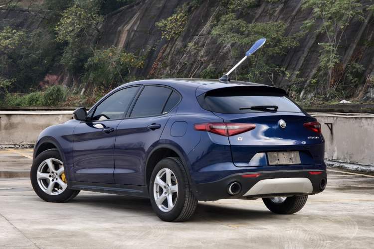 Used Alfa Romeo Stelvio 2017 2.0T 200HP Elite Edition Exterior 1