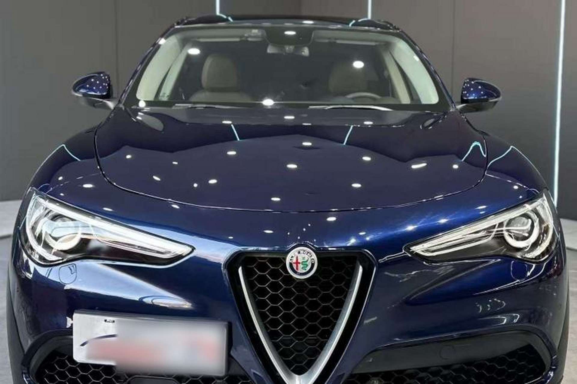 Used Alfa Romeo Stelvio 2017 2.0T 200HP Elite Edition Exterior 2