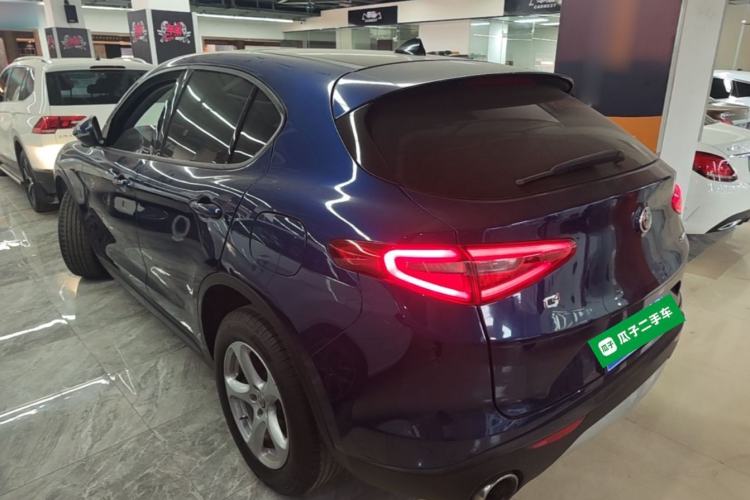 Used Alfa Romeo Stelvio 2017 2.0T 200HP Elite Edition Exterior 2