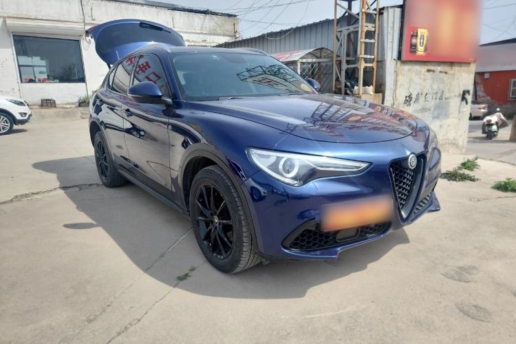 Used Alfa Romeo Stelvio 2017 2.0T 200HP Elite Edition Exterior 2