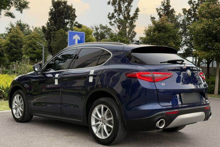 Used Alfa Romeo Stelvio 2017 2.0T 200HP Luxury Edition Exterior 4
