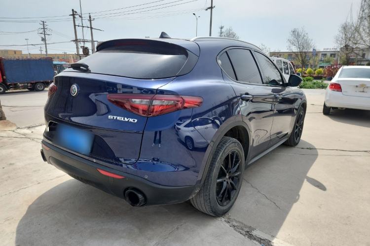 Used Alfa Romeo Stelvio 2017 2.0T 200HP Elite Edition Exterior 4