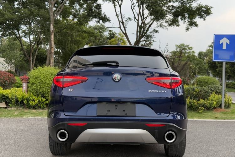 Used Alfa Romeo Stelvio 2017 2.0T 200HP Luxury Edition Exterior 6