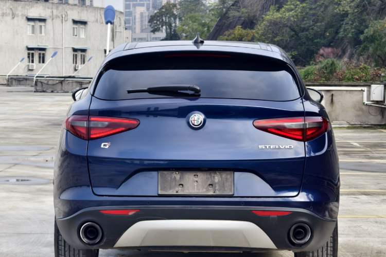 Used Alfa Romeo Stelvio 2017 2.0T 200HP Elite Edition Exterior 6