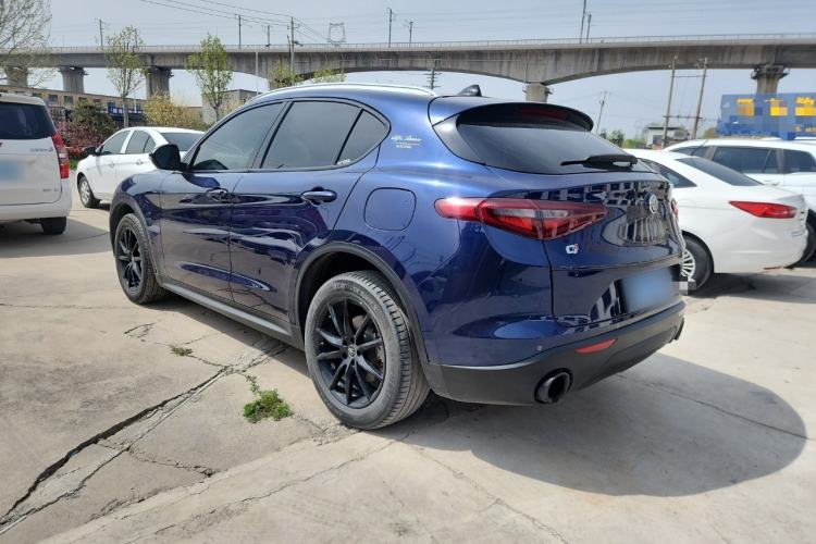Used Alfa Romeo Stelvio 2017 2.0T 200HP Elite Edition Exterior 6